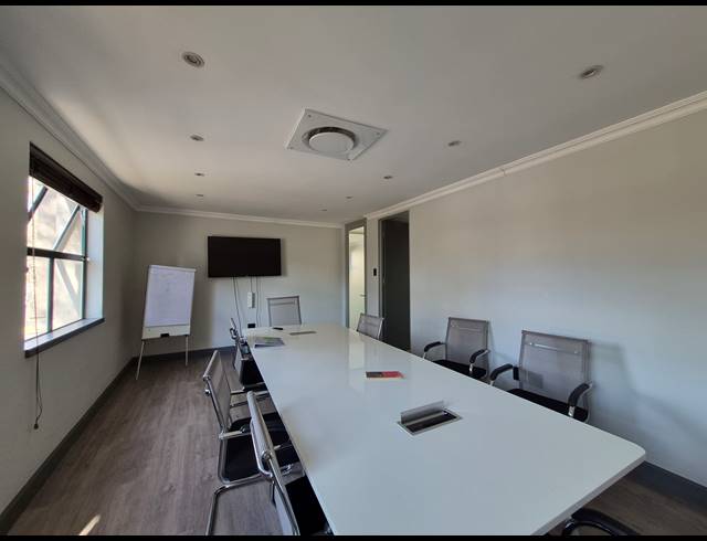 175M² OFFICE TO LET IN DUNKELD WEST